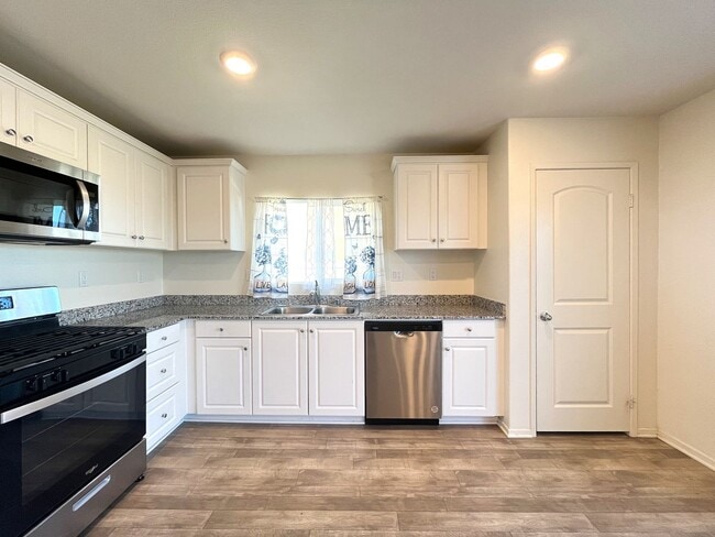 Building Photo - Newly Built 3 Bedroom, 2.5 bathroom Home in Adelanto, CA.