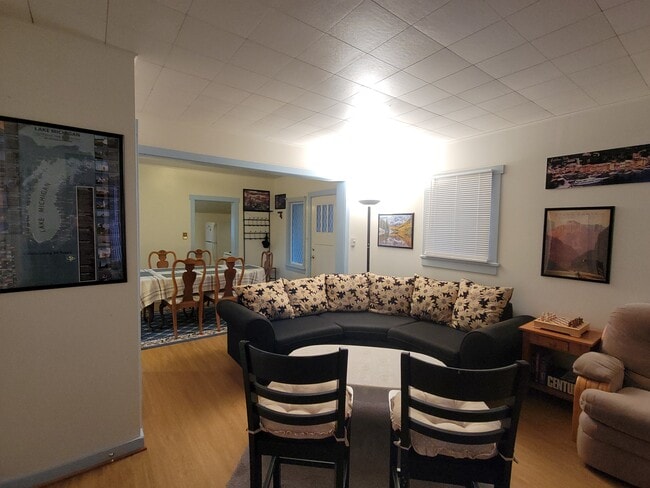 Building Photo - 211-212 W 13th St