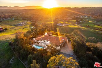 Building Photo - 2975 Calle Bonita