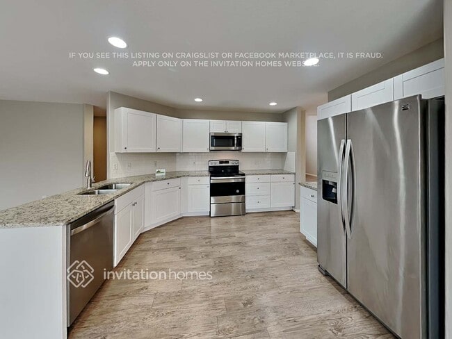 Building Photo - 4580 Bobolink Dr