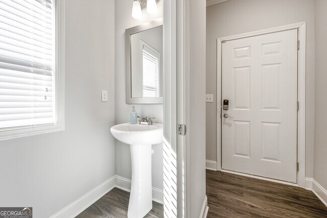 Building Photo - 2059 Pinnacle Walk
