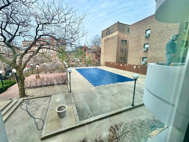 Building Photo - 2020 N Lincoln Park W