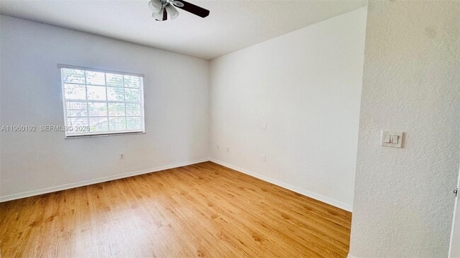 Building Photo - 5610 NW 114th Pl