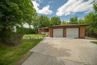 Building Photo - 1170 Saint Clair Rd