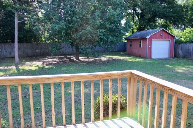 Building Photo - 1004 Ridge Cir S