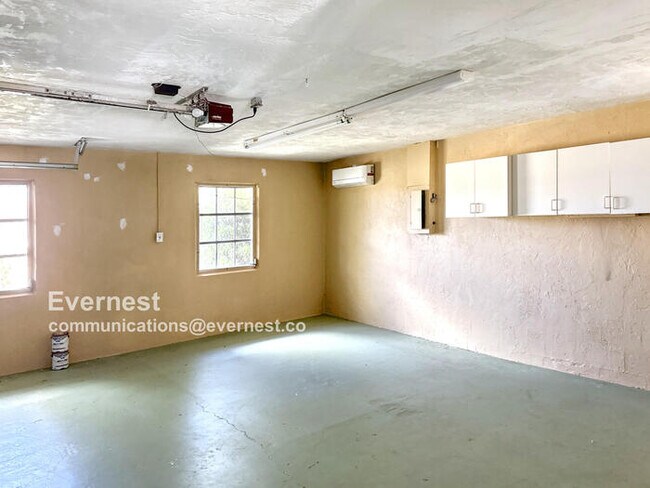 Building Photo - 2 Brentwood Ln