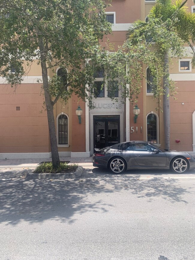 Main Entrance - 511 Lucerne Ave