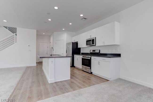 Building Photo - 70 Harrison Rose Ct