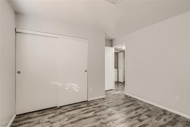 Building Photo - 1109 N Buffalo Dr