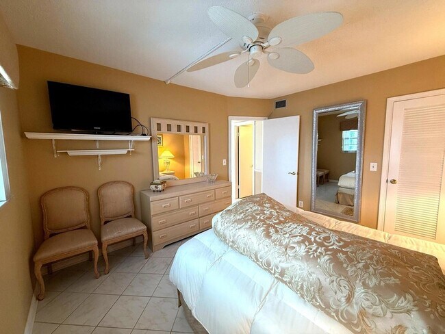 Building Photo - 20 Yacht Club Dr