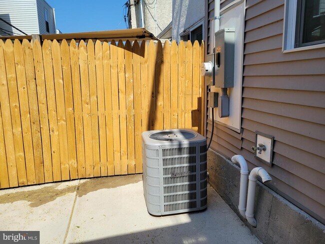 Building Photo - 412 Durfor St