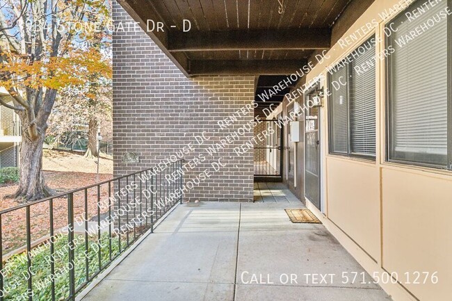 Building Photo - Move in ready! 1Bd/1Bth home in the gated ...