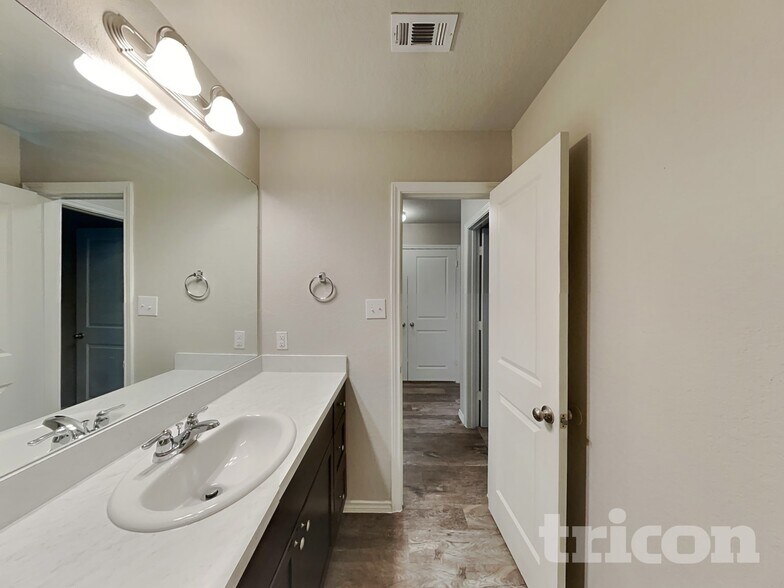 Building Photo - 8506 Amistad Cove