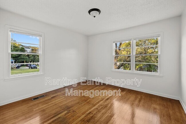 Building Photo - 932 5 Mile Rd