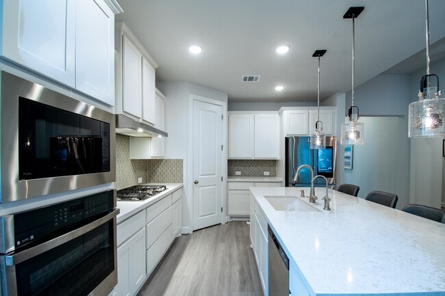 Building Photo - 16 Mariposa Wds Dr