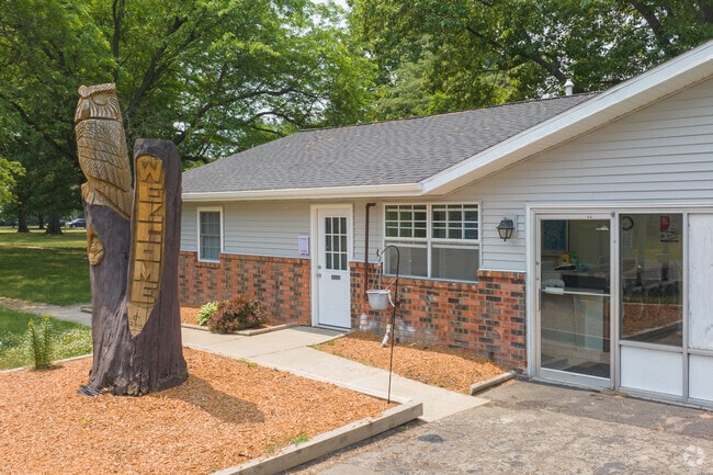 Building Photo - Park Manor Apartments