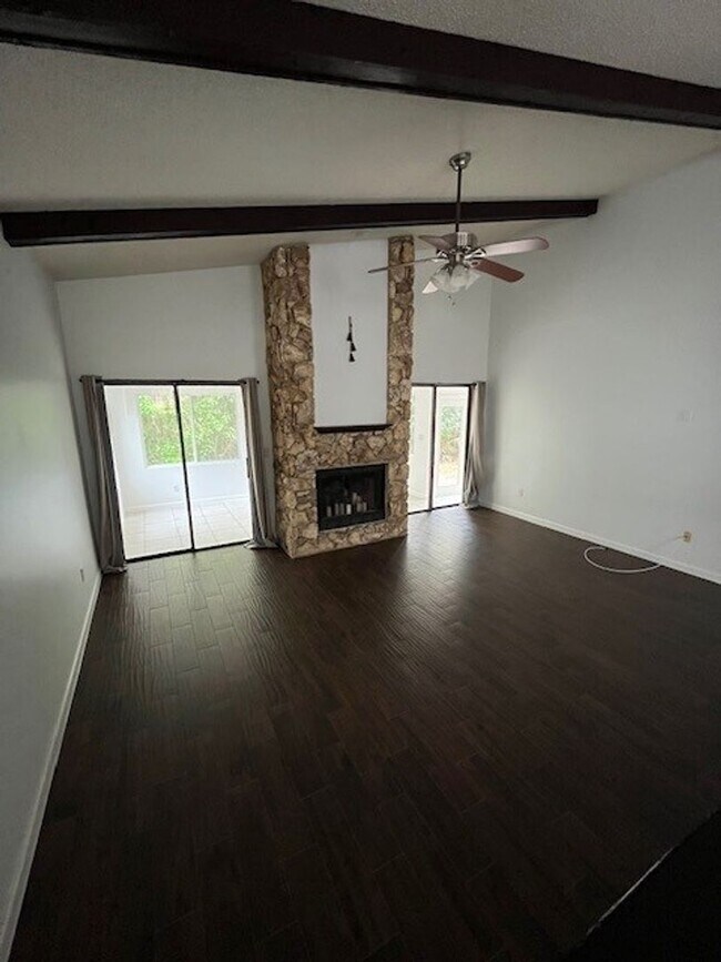 Building Photo - ***4 Bed 3.5 Bath in Tuscawilla!***