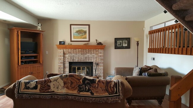 Building Photo - Wonderful 4 bedroom Home in District #20
