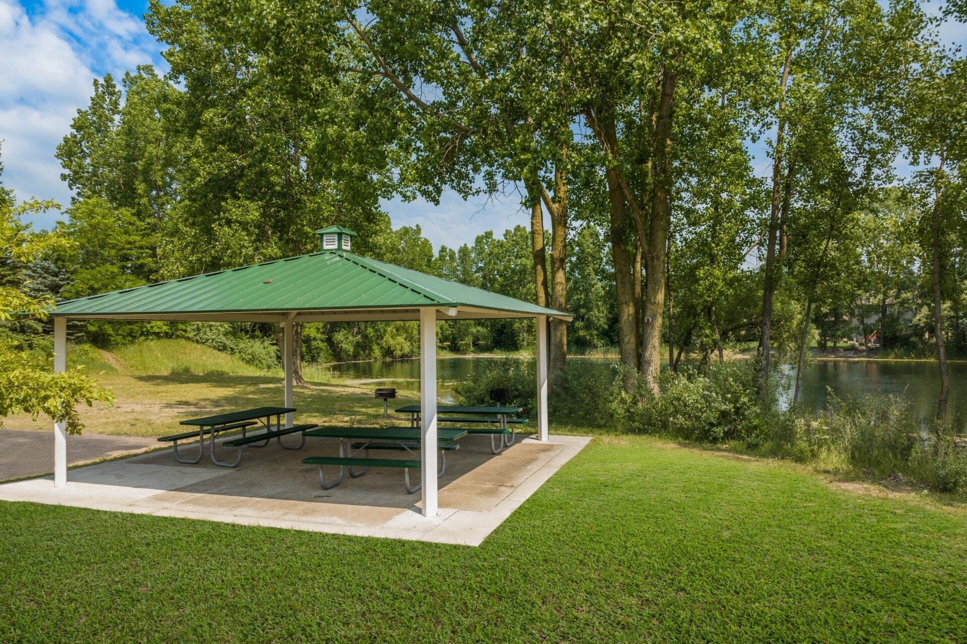 Building Photo - 3653 Pinoak St