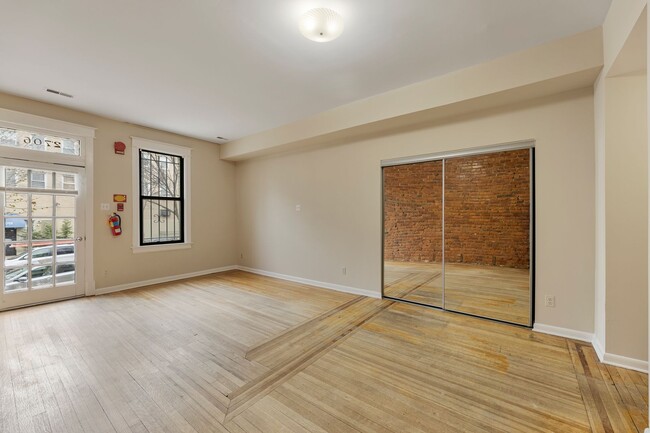 Building Photo - 2706 Ontario Rd NW