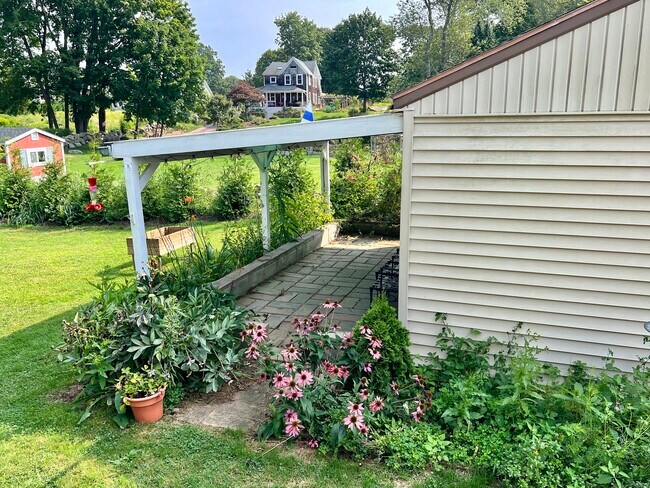 Building Photo - 7 Chesebro Ln