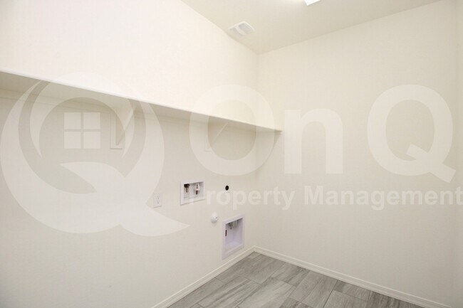 Building Photo - 9114 S 167th Dr