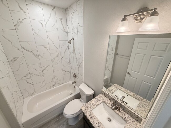 Building Photo - Beautiful 3 Bedroom, 2 Bathroom Home in Palm Bay!!