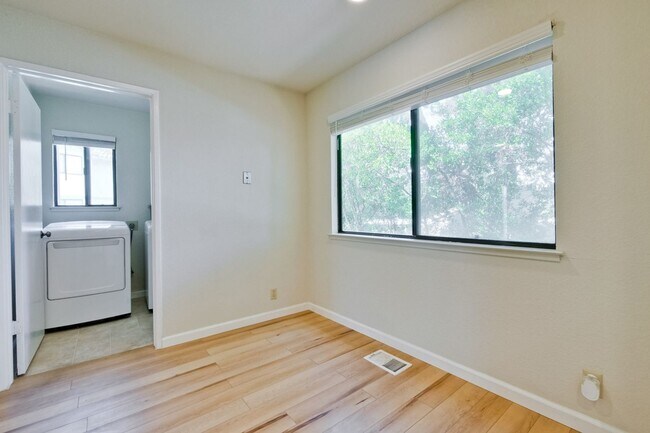 Building Photo - Condo Near Cupertino High | Updated Kitche...