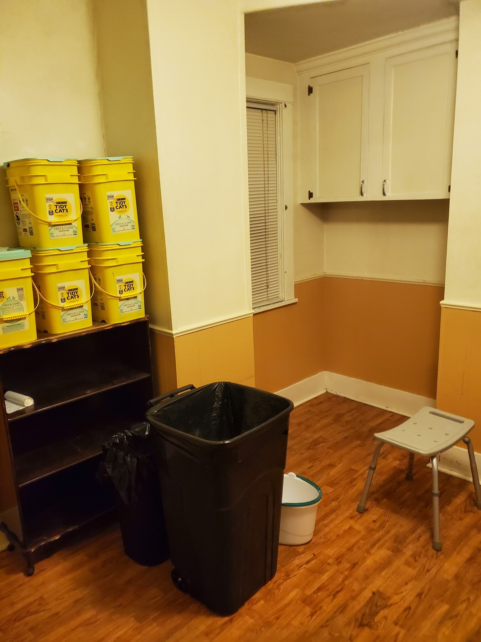 small kitchen nook - 606 7th St N