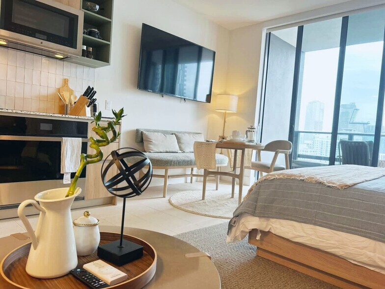 Building Photo - 159 NE 6th St