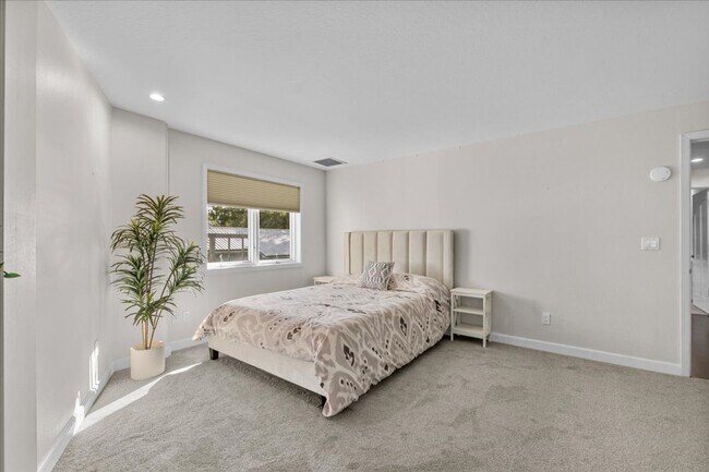 Building Photo - 3824 Gaines Dr