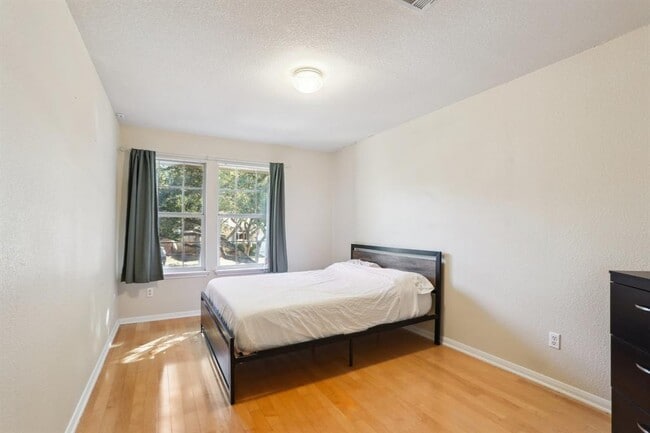 Building Photo - 13541 Anarosa Loop