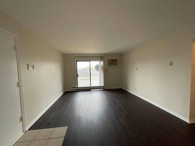 Building Photo - 202 S Waters Edge Dr