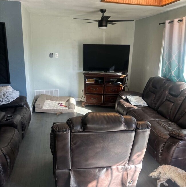 Building Photo - 1325 S Utica St