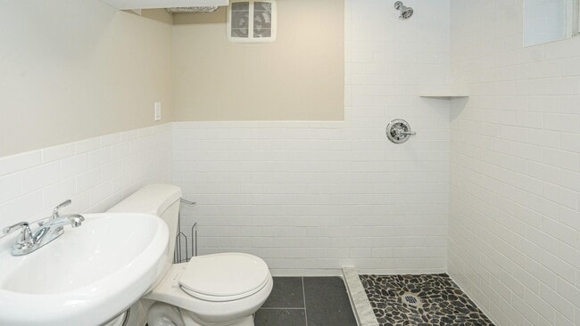 Building Photo - 2282 3rd St