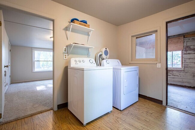 Building Photo - Quaint 2 Bed 1 Bath House in 80907!!