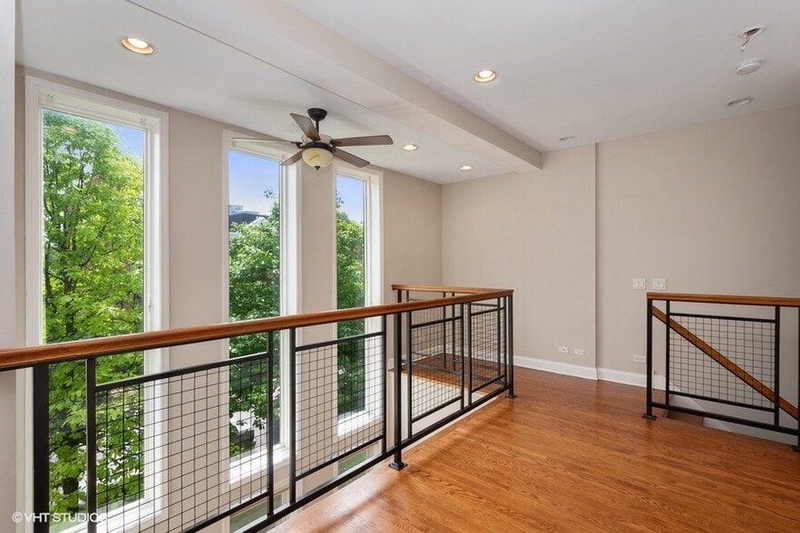 Building Photo - 1458 N Artesian Ave