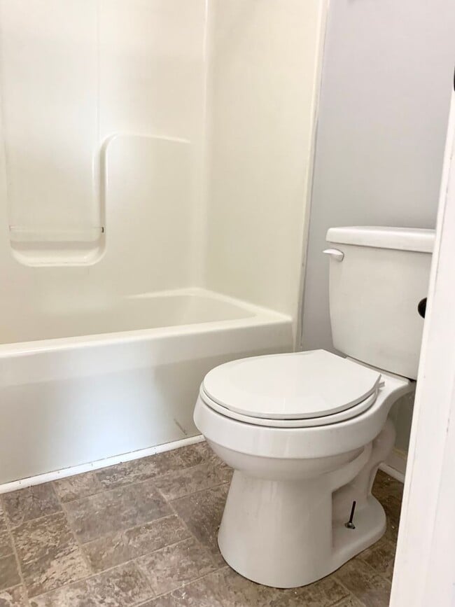 Building Photo - 1013 Mile High Dr