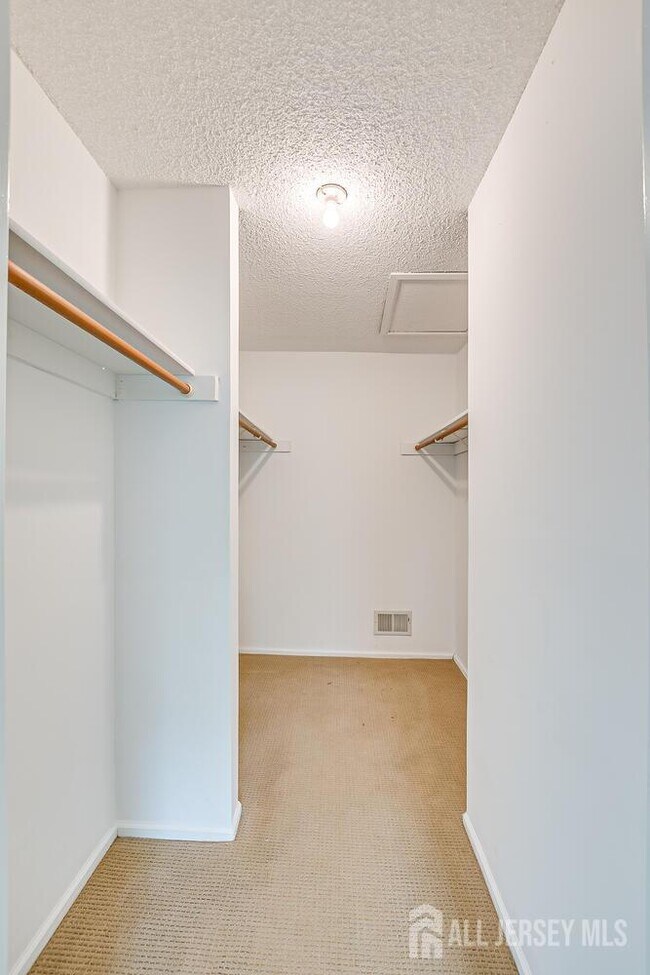Building Photo - 152 Darwin Ln