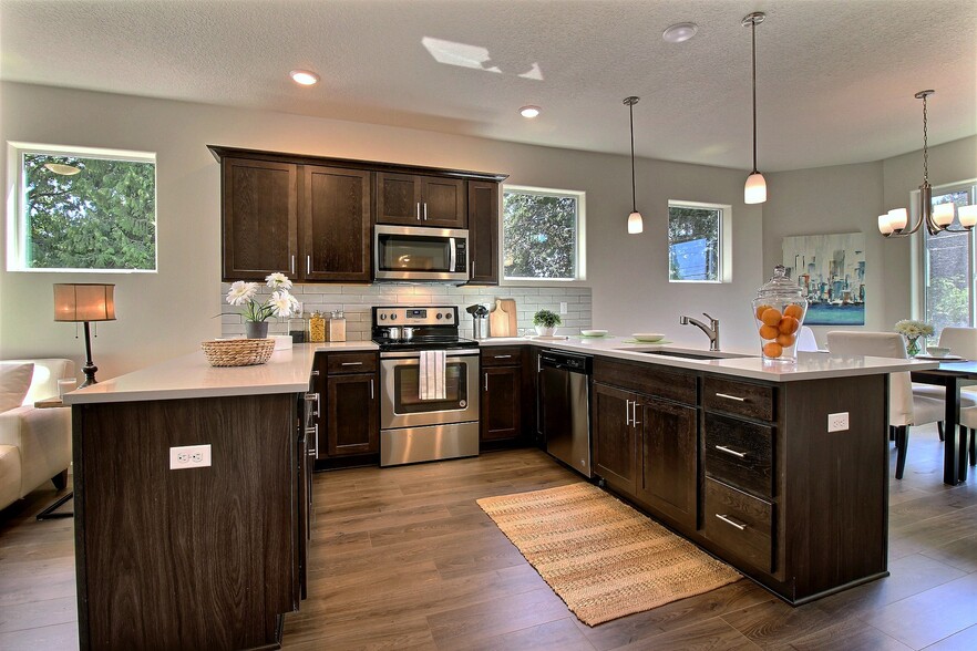 Building Photo - 16606 Southwest Barsotti Street