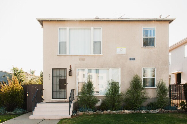 Interior Photo - Cozy 1 & 2 bedroom in Beverlywood