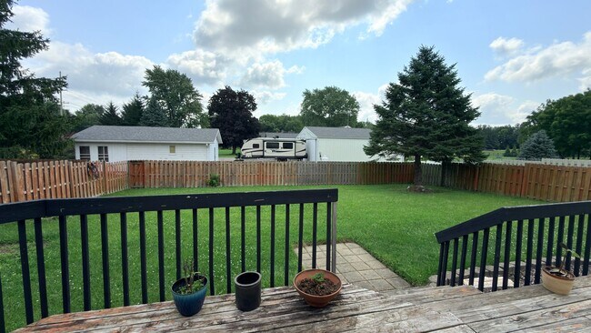 Building Photo - Beautiful, Bright & Move-In Ready Home in Lafayette!