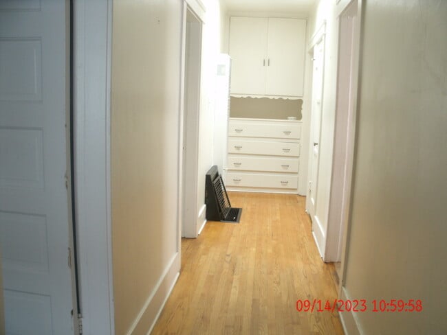 Building Photo - 1056 E 1st St