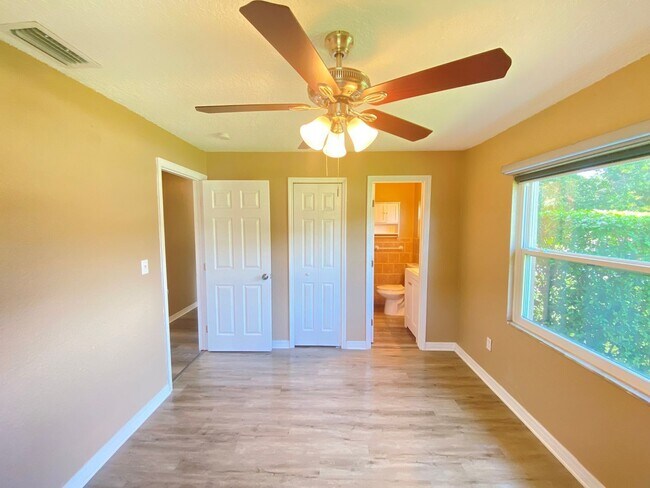 Building Photo - 908 Teatro Ct