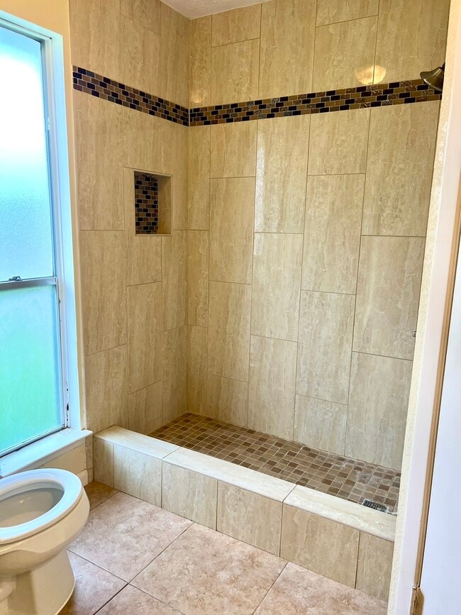 Building Photo - 2118 Endicott Ln