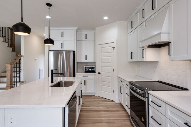 Building Photo - Bright + Modern 4BR in Walkable Inglewood — Available Dec 1