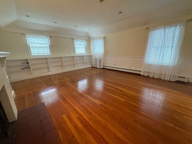 Building Photo - 16 Colburn St