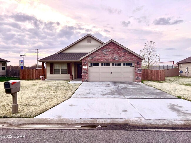 Primary Photo - 2120 Park Pl