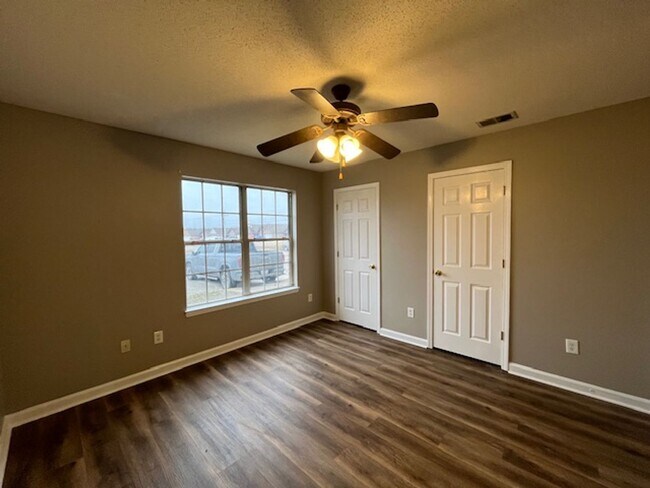 Building Photo - Renovated 3 Bedroom 3 Bath Townhome for Rent!