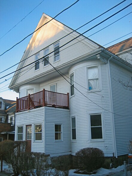 Building Photo - 32 Gordon St